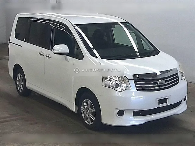 Toyota Noah 2011, auction grade 3.5