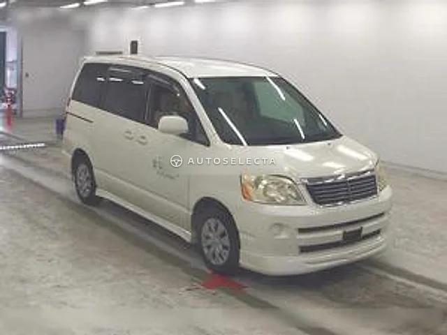 Toyota Noah 2005