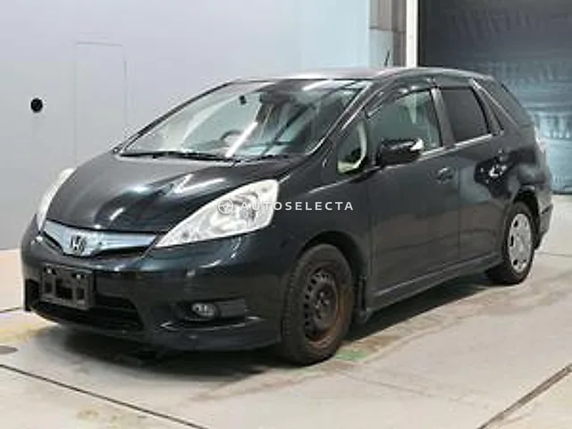 Honda Fit Shuttle Hybrid 2011, auction grade 3.5