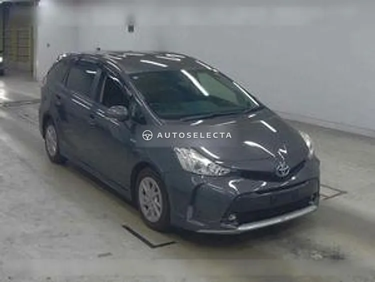 Toyota Prius Alpha 2015, photo 1 of 1
