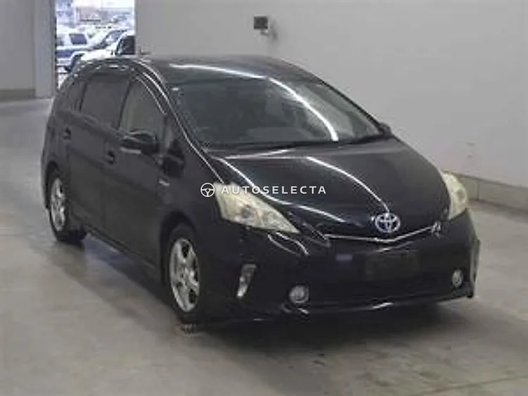 Toyota Prius Alpha 2012, photo 1 of 1