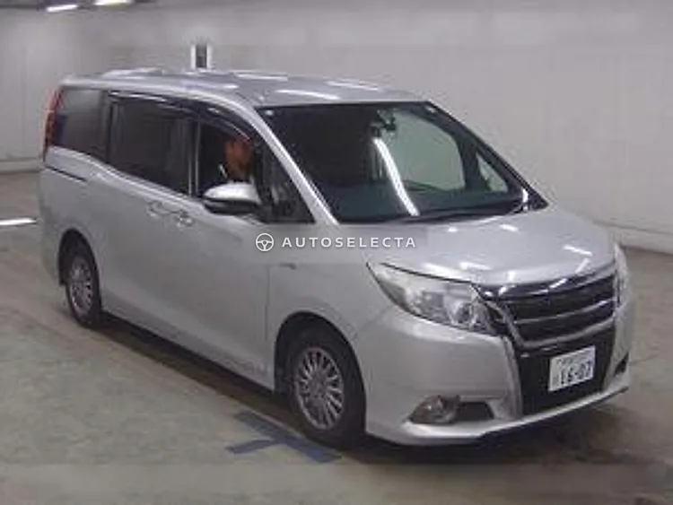 Toyota Esquire 2016, photo 1 of 6
