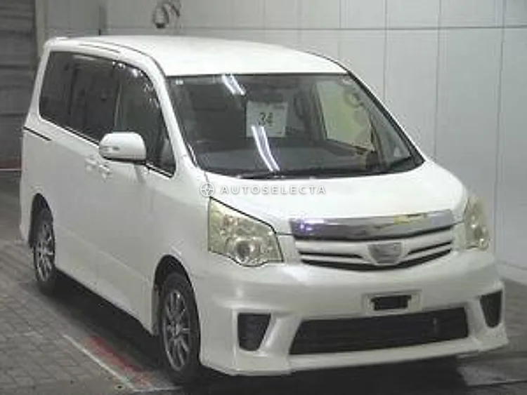 Toyota Noah 2010, photo 1 of 1