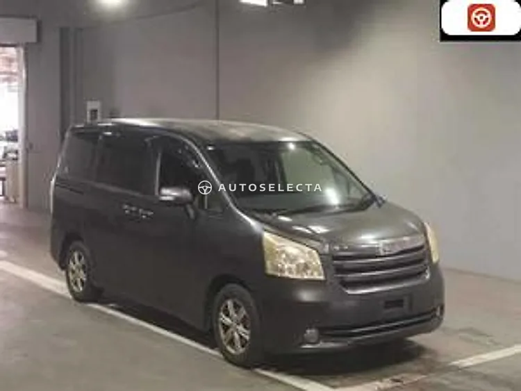 Toyota Noah 2010, photo 1 of 1