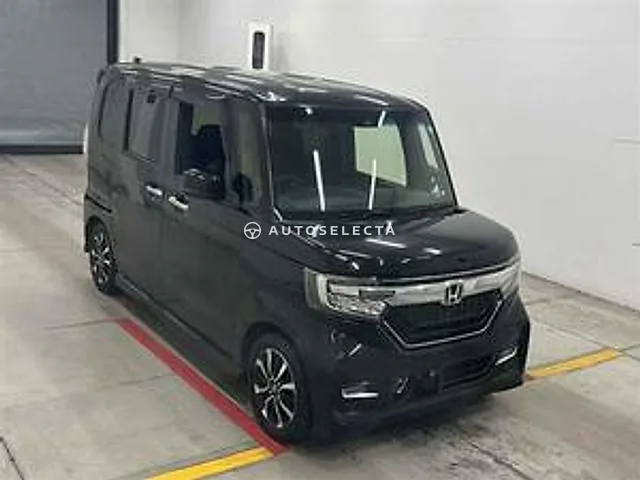 Honda N-BOX Custom 2019, auction grade 3.5