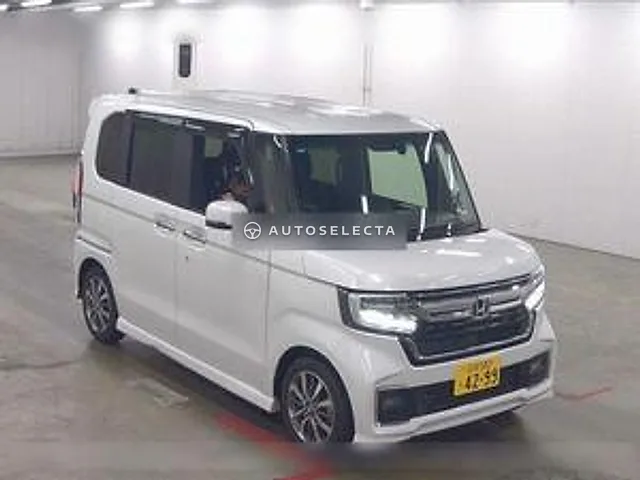 Honda N-BOX Custom 2022, auction grade R
