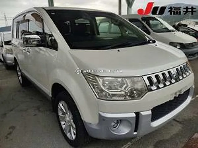 Mitsubishi Delica D:5 2009, auction grade 3.5