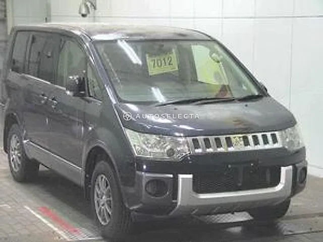 Mitsubishi Delica D:5 2009, auction grade 3