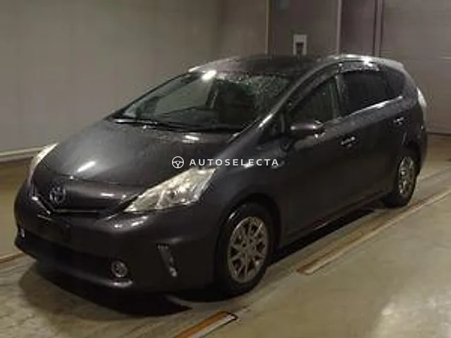 Toyota Prius Alpha 2013, auction grade R