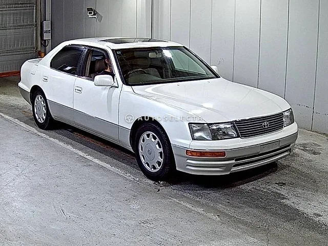 Toyota Celsior 1997, auction grade 3.5