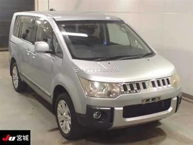 Mitsubishi Delica D:5 2011, auction grade R