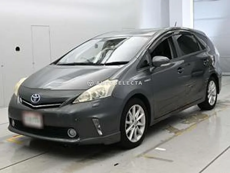 Toyota Prius Alpha 2013, photo 1 of 1
