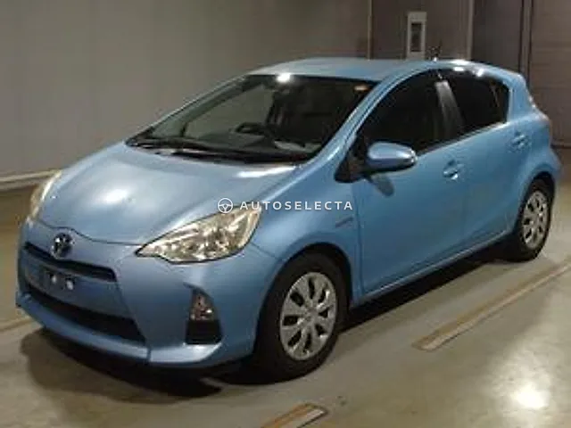 Toyota Aqua 2013, auction grade 2