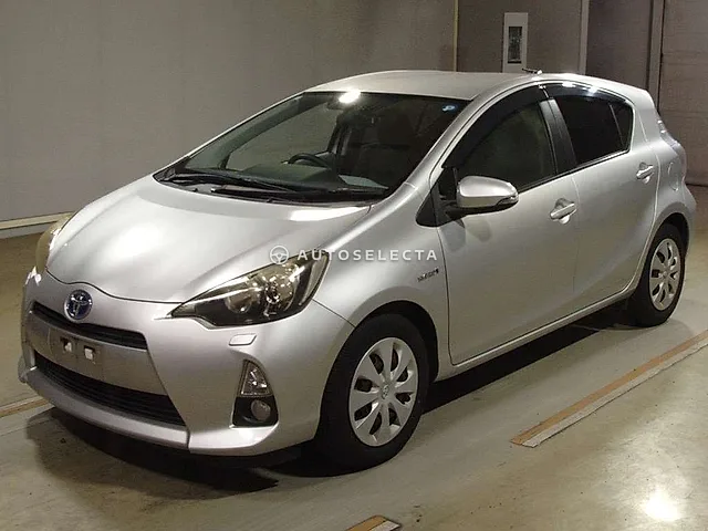 Toyota Aqua 2012, auction grade 3