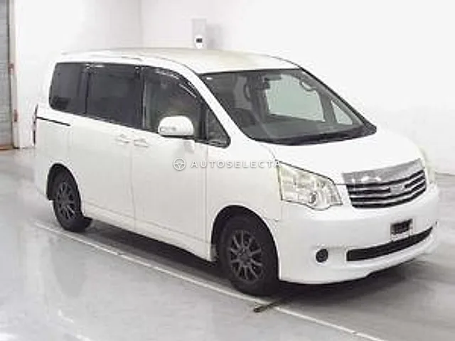 Toyota Noah 2011, auction grade R
