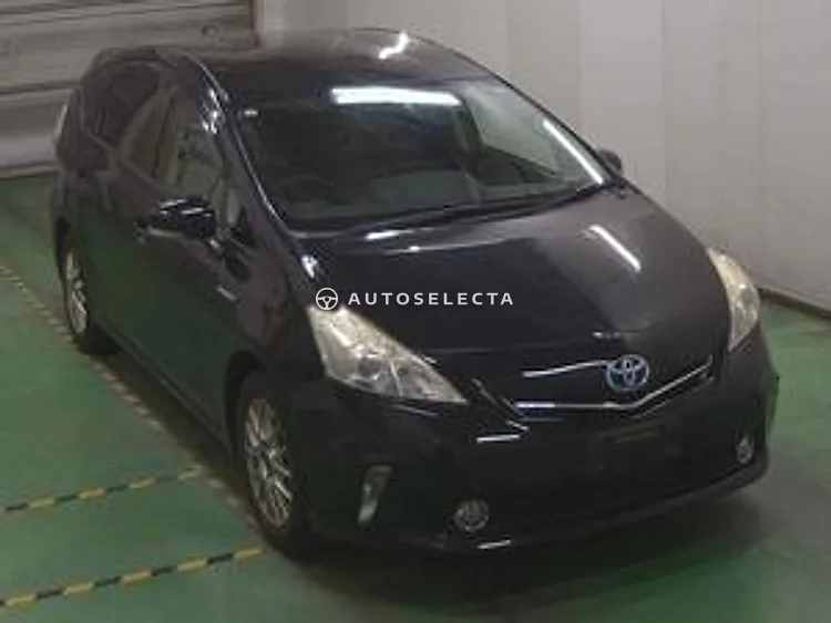 Toyota Prius Alpha 2013, photo 1 of 1