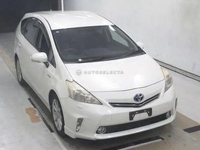 Toyota Prius Alpha 2011, auction grade 3.5