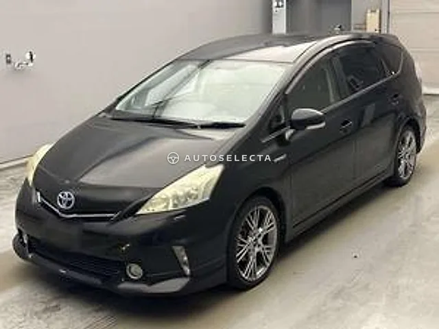 Toyota Prius Alpha 2011, auction grade RA