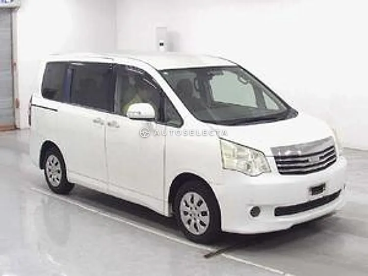 Toyota Noah 2011, photo 1 of 1