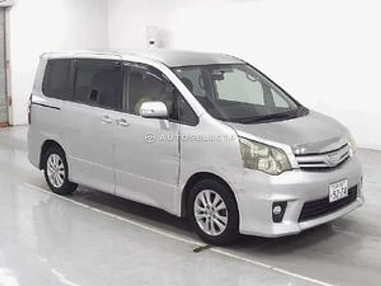 Toyota Noah 2010, photo 1 of 1