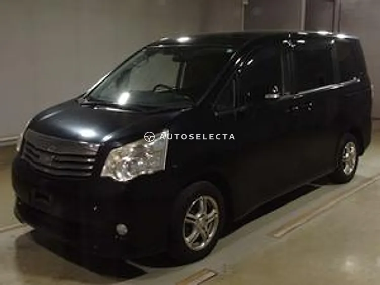 Toyota Noah 2011, photo 1 of 1