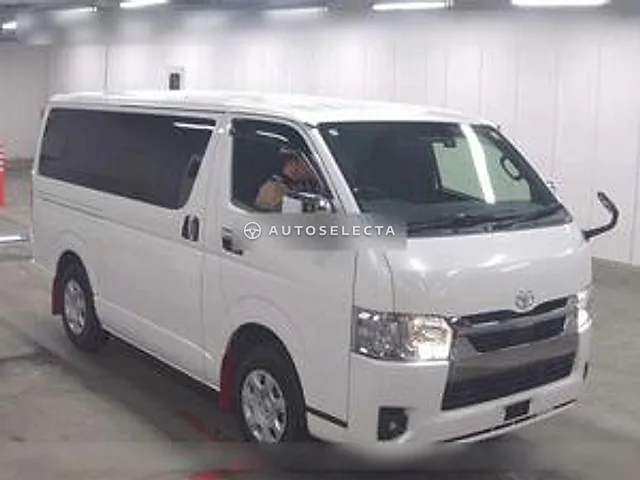 Toyota Hiace Van 2022, auction grade 3