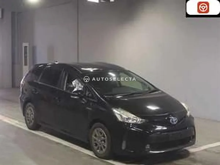 Toyota Prius Alpha 2015, photo 1 of 1