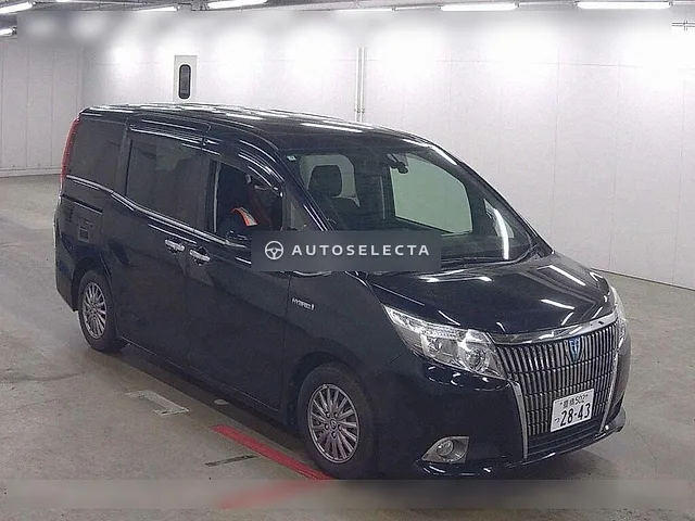 Toyota Esquire 2015, auction grade 4