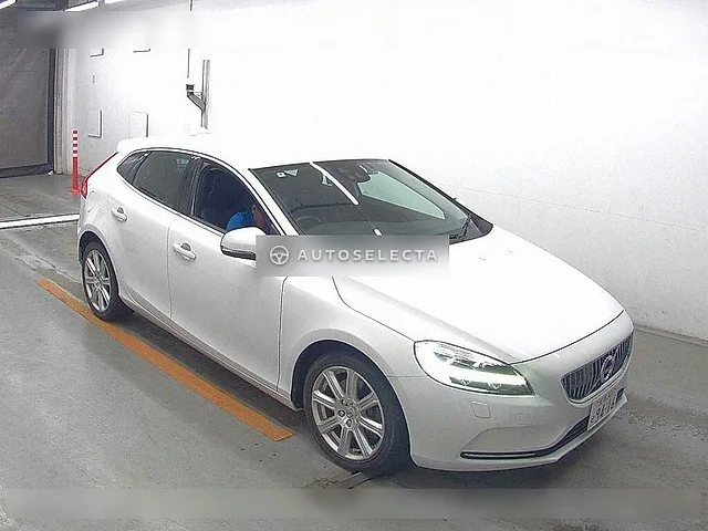 Volvo V40 2018, auction grade 4