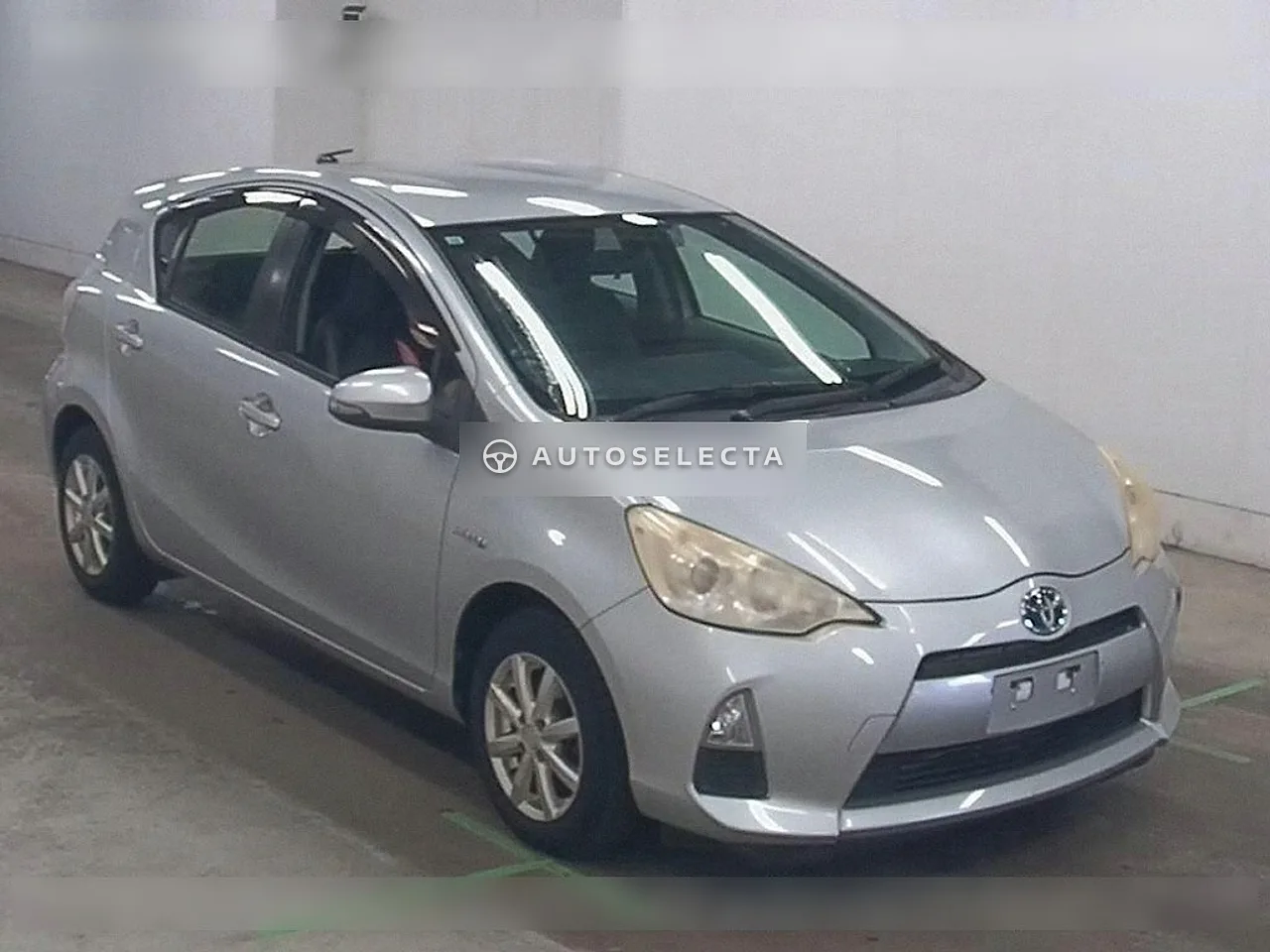 Toyota Aqua 2012, photo 1 of 1