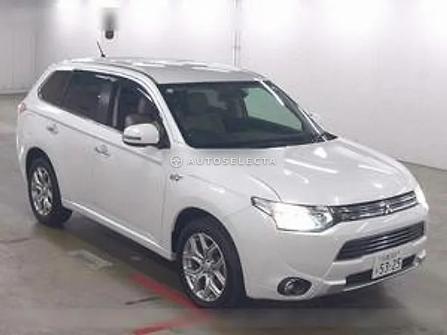 Mitsubishi Outlander PHEV 2014, auction grade 4.5
