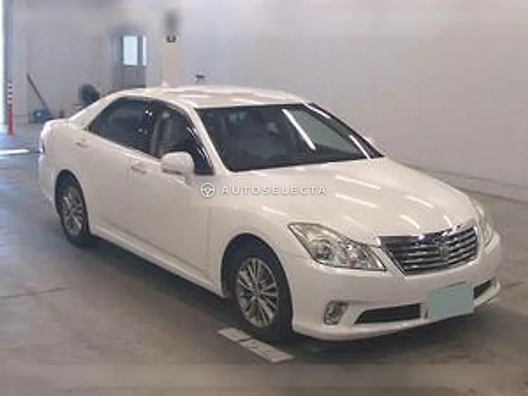 Toyota Crown 2012, photo 1 of 6