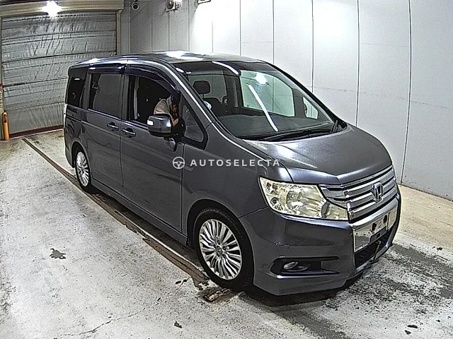 Honda Stepwgn Spada 2010, auction grade 3.5