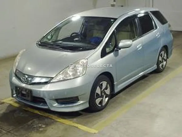 Honda Fit Shuttle Hybrid 2011, auction grade R