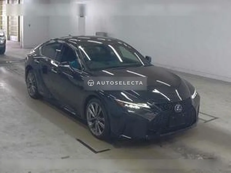 Lexus IS 2021, photo 1 of 6