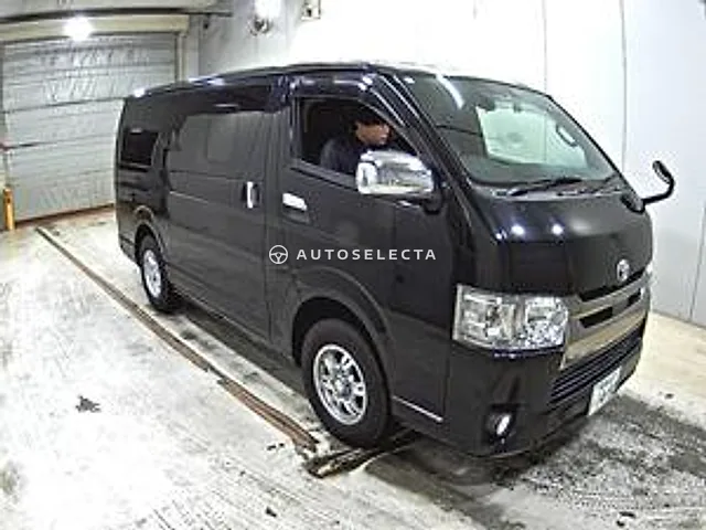 Toyota Hiace Van 2018, auction grade 3.5