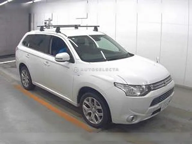 Mitsubishi Outlander PHEV 2013, auction grade 3.5
