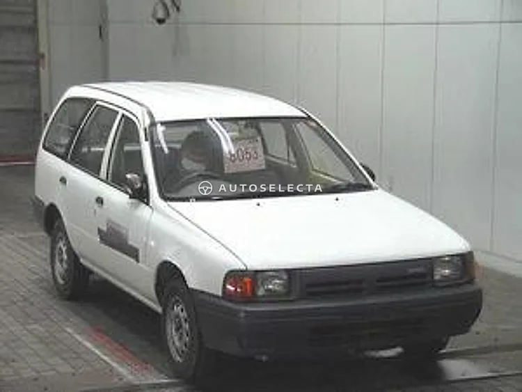 Nissan AD Van 1995, photo 1 of 1