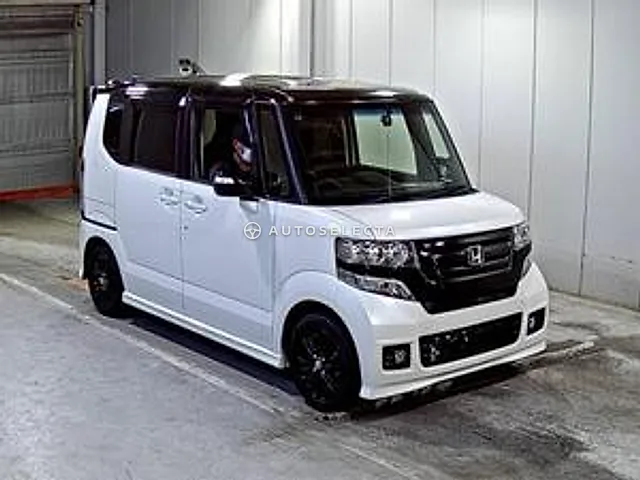 Honda N-BOX Custom 2017, auction grade 4.5