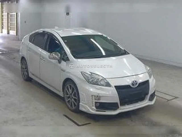 Toyota Prius 2011, auction grade 4
