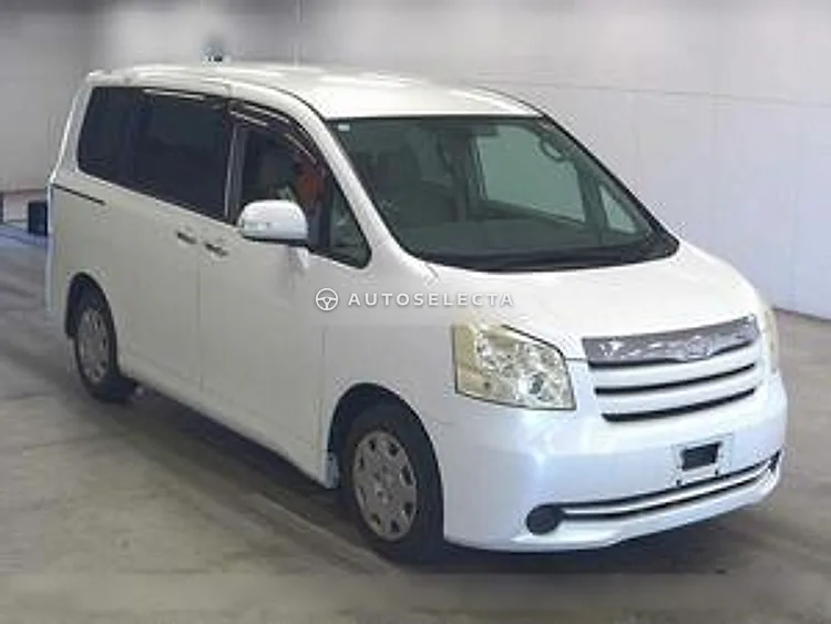 Toyota Noah 2010, photo 1 of 1