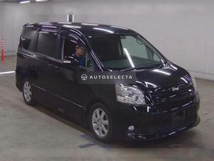 Toyota Noah 2010, photo 1 of 1