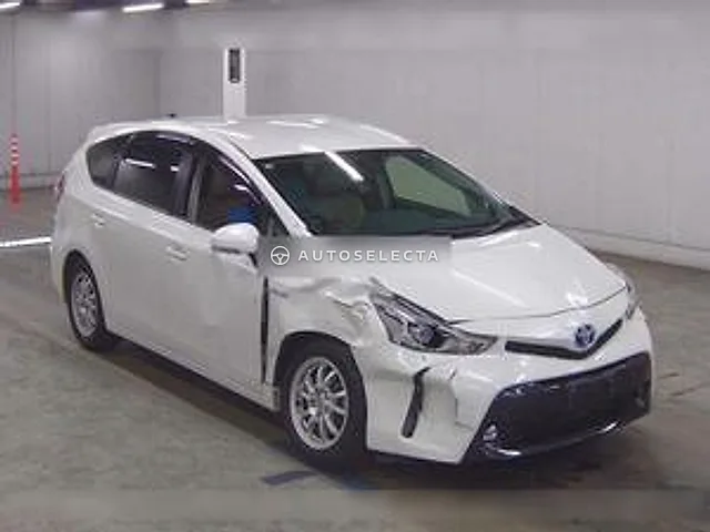 Toyota Prius Alpha 2015