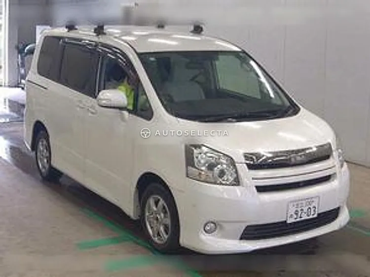 Toyota Noah 2009, photo 1 of 6