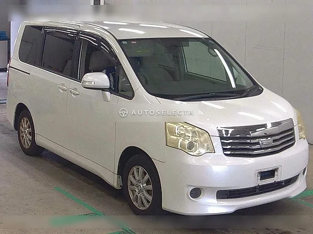 Toyota Noah 2011, auction grade 3.5