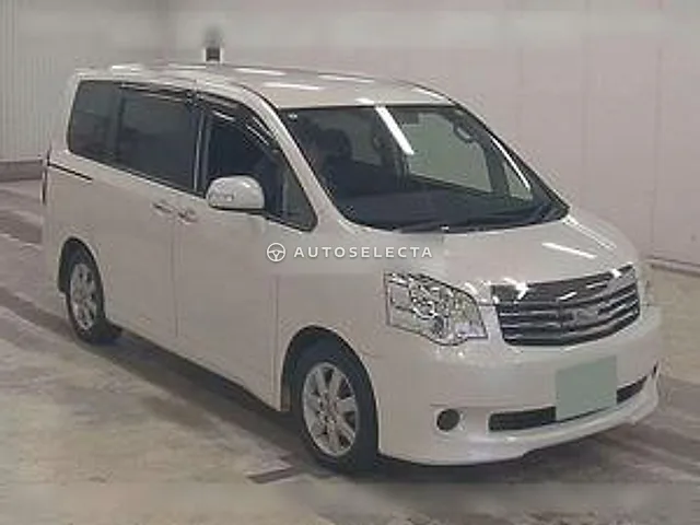 Toyota Noah 2012, auction grade R
