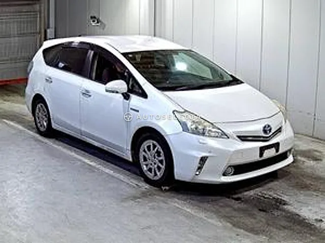 Toyota Prius Alpha 2013, auction grade 3.5