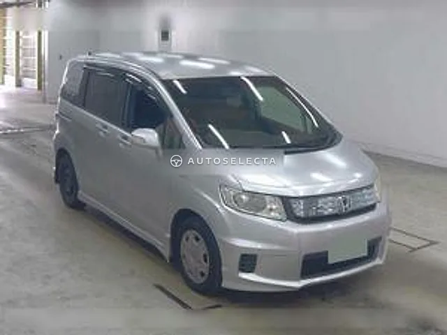 Honda Freed Spike Hybrid 2012, auction grade 3