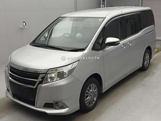 Toyota Esquire 2015, auction grade R