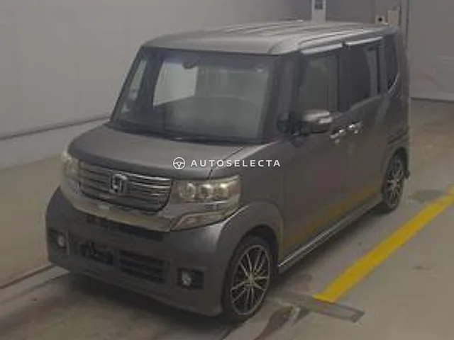 Honda N-BOX Custom 2014, auction grade 3.5
